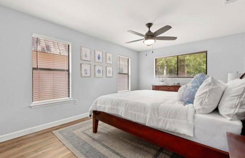 5BR 3.5BA Waterfront Boat, Dock and Kayaks, Lake McQueeney by Austin Vacay - Foto 30