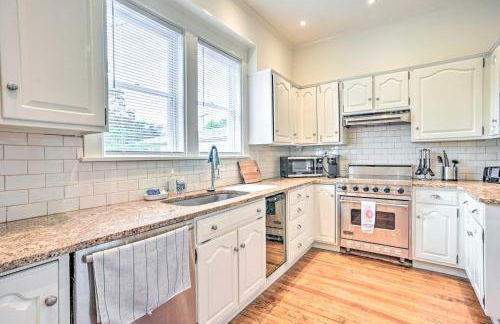 Majestic Richmond Apt with Tranquil Koi Pond! - Foto 12