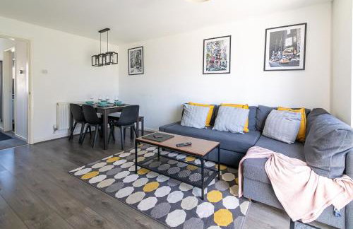 Bright 2BR House with Garden & Parking Sleeps 5 - Foto 2