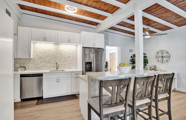 5BR with Heated Pool 5 min to Beach - Photo 21