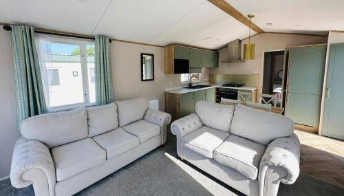 Modern two bedroom caravan with sofabed Sleeps 6 - Foto 3