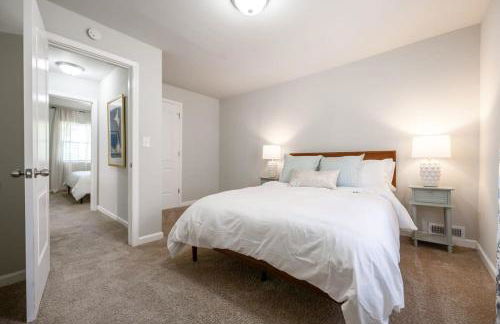 Modern 3BR Haven Near City Hotspots - Foto 21