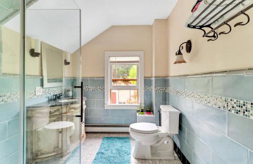 Mountain View Victorian with Convenient Location and Lots of Space tp Play farmhouse - Foto 34