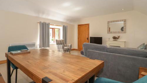 Daisy Nook - Photo 4