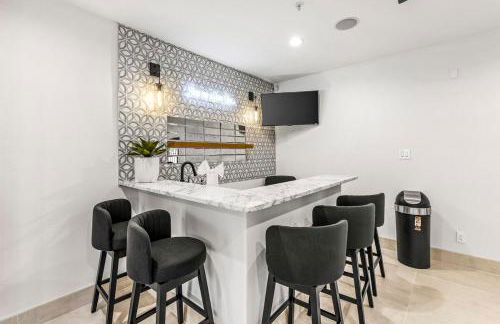 The LUX at West Event & Stay, Pool, Golf & Pickle - Foto 14