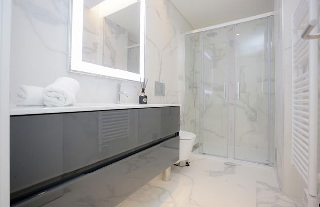 Sea Side Luxury Apartment - Photo 13