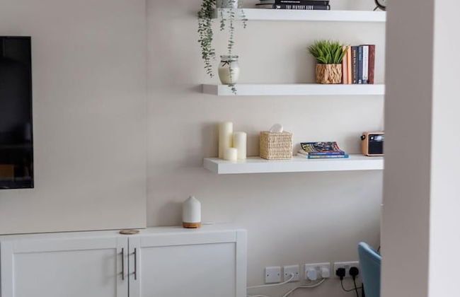 Modern 2bed Flat, Parking, Close to Beach & Shops - Photo 1