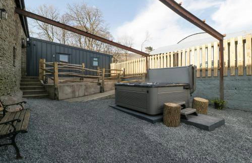 White Haywood Barn - Photo 6