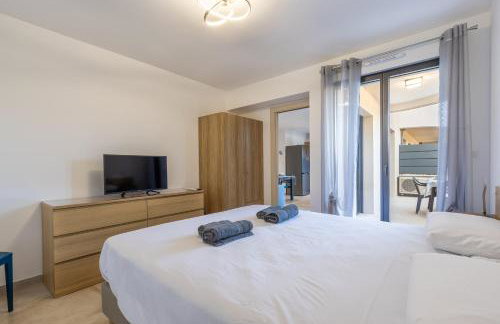 T2 Azur - Plage & commerces à 200m- Barbecue - Parking - Wifi - Foto 6