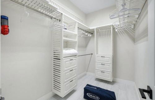 Lux Fam Private Resort Pool Spa, 2 Private Pickleball Courts, Basketball, Ping Pong Table, Mini Golf, Close To Beach & Dining Home Sleeps 8 - Photo 27