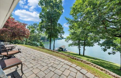 Scenic Point - Private Lakefront Home w/ Dock, Fire pit, outside shower & Hot tub - Foto 28