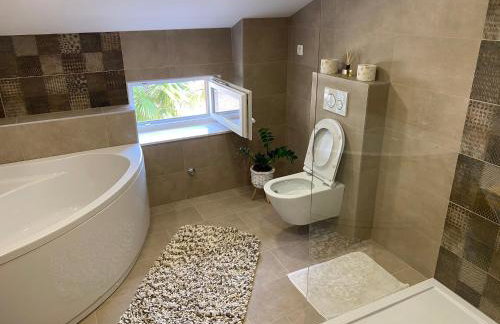 ANDREA, Premium three bedroom apartment, entire floor - Photo 9