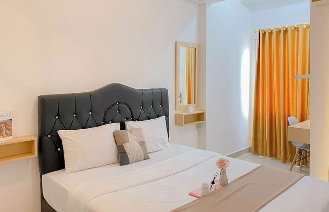 Homey and Simply Studio Apartment at The Nest Puri - Foto 6