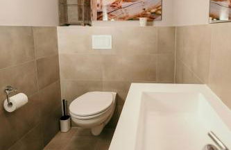 Renovated Semi-Detached House With Garden Views - Foto 40