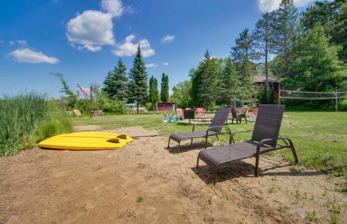 Private Dock Lakefront Family Home in Outing - Foto 35