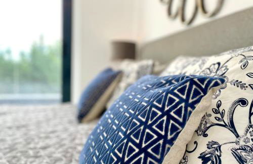 Luxury 3 Bedroom Apartment 300m from the Beach - Photo 20