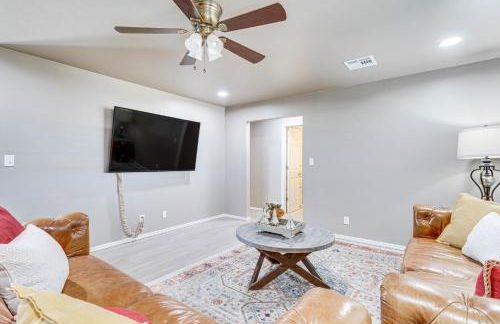 4 Mi to Dtwn Guthrie Family Home with Fire Pit! - Photo 3