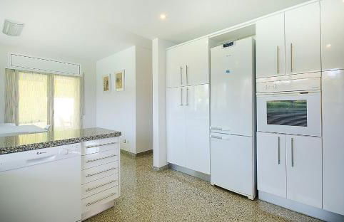 R11 Casa Blanca con gran jardin y piscina - Photo 22