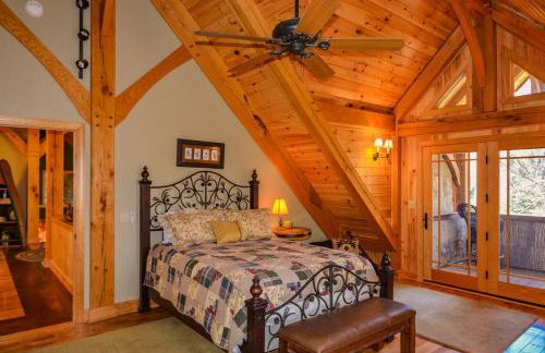 Luxury Riverfront Lodge - Sleeps 12, VIEWS, Fireplaces, Dogs OK - Photo 30