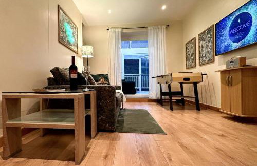 Joyful Jungle Jewel wBalcony & Foozeball-Ferndale - Foto 12