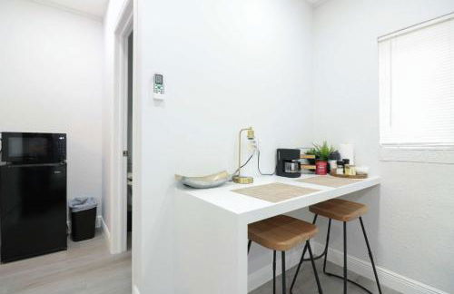 Modern 3 BR Villa Near Beach & FLL - Photo 23