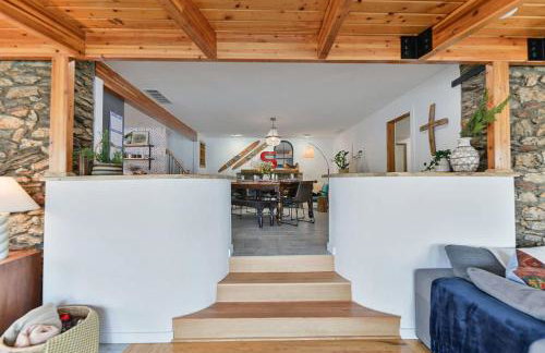 Huvila Haven Lake Front Home with Dock and Hot Tub - Foto 23