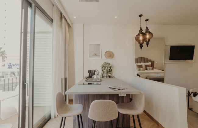 Comfy Studios Hotel - Photo 33