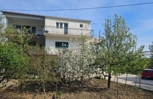 Lovely Apartment In Kucice With Wifi - Photo 8