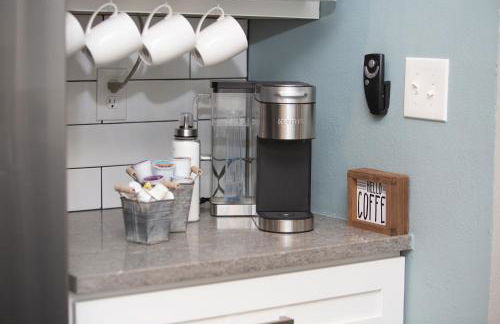 Cozy Bungalow Hot Tub & Fire Pit, Walk Downtown - Foto 17