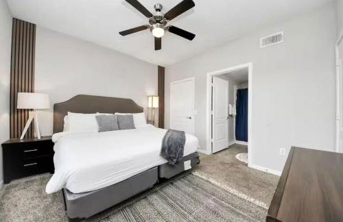 Modern 1BR Retreat Open Layout, Workspace, Views - Foto 6