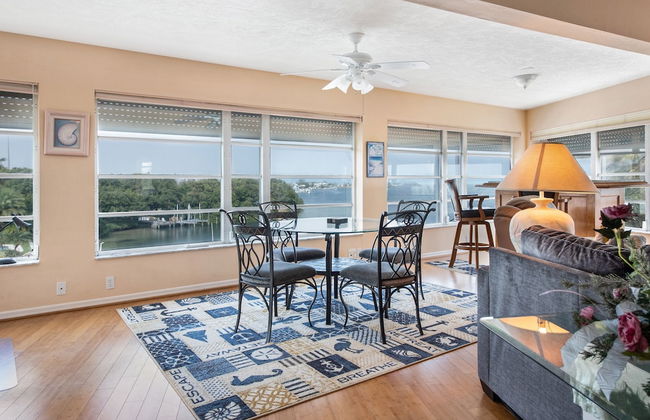 232 South Harbor Upstairs 3 Bedroom Apts by RedAwning - Photo 23