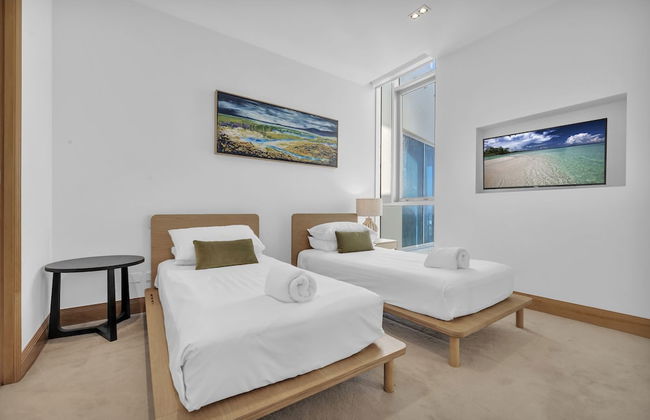 Reflection Tower Two - Foto 29