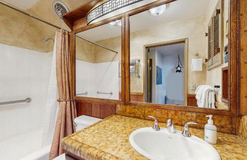 Oceanfront Home - Stunning Views & Private Hot Tub - Foto 21