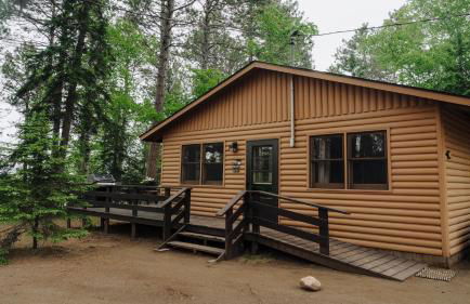 Cozy 3 Bedroom House - Prime Location - Birch Lake - Parking - CB06 - Foto 2