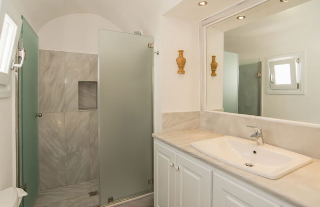 Karpimo Horizon - Caldera View with private hot tub - Photo 29