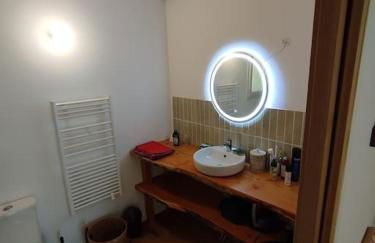 La grange, Appartement avec jardin et jacuzzi ''Réservation & Supplément pour le jacuzzi'' - Photo 11