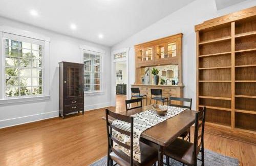 2025 New Build Victorian Gem on UT, 4BR, 2BA Downtown with Free Parking - Foto 10