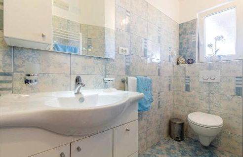 3 Bedroom Beautiful Home In Frkeci - Photo 23