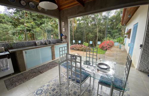 Casa de campo com muito verde e paz, 2 quartos, Wi-Fi, churrasqueira, deck, trilha - Foto 10