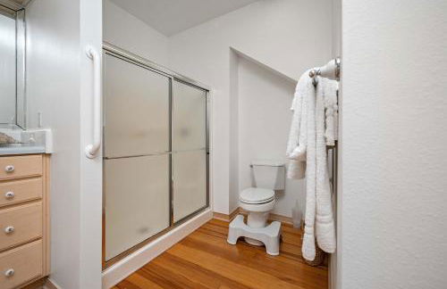 Secluded Waterfront Retreat for 23 - Dock Pets OK - Photo 60