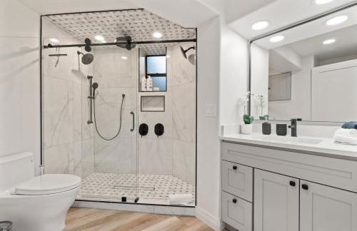 Exclusive Resort Escape - Heated Pool, Spa & Pickleball - Foto 79