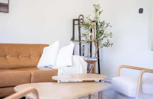 Spacious 5B2B home 5 min to airport with AC, Game Room, WiFi, Parking - Photo 19