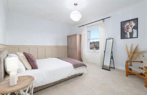 Extravagant 6 Bed Victorian Townhouse with Hot Tub - Photo 60