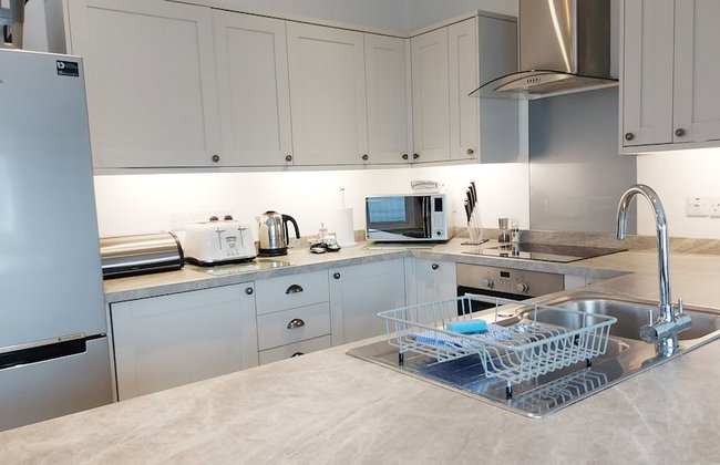 Meadow View Apartments are 2 and 3 bedroomed with private parking - Foto 91