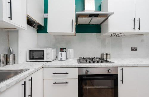 Exotic 4BD, Etihad, Coop Arena - TV in all Rooms and Outdoor Dining - Foto 13