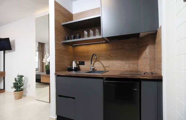 Danae Comfort Living - Photo 25