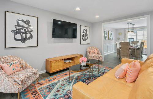 NEW! Large 3-story townhome Private, Self checkin, Pet Friendly! - Foto 17
