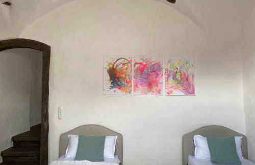 Glockenturm der Schlosskapelle von 1600 - Renaissance trifft auf die Gegenwart und beschert einen kunterbunten Urlaub für die ganze Familie mitten im Bayerischen Wald - Foto 3