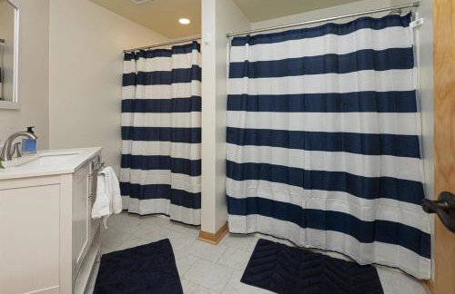 3BR Home w Hot Tub & Sunset Views Near SIUC - Foto 26