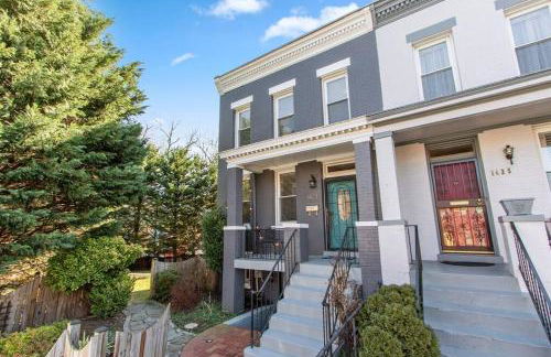 Capitol Hill Stay Like No Other - Photo 1